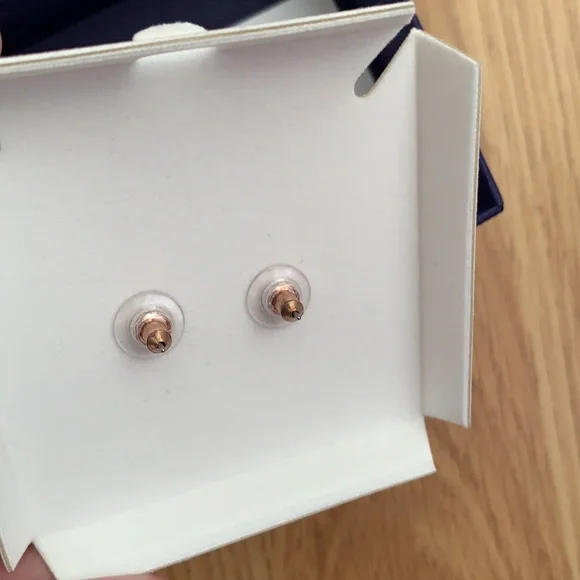 NIB Swarovski Crystal rose colored crystal with rose gold-tone stud earrings - Picture 3 of 3